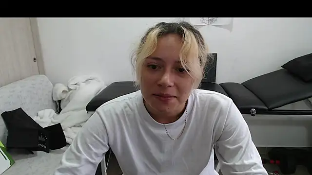 MommyMiaWs online show from March 2025 04:58:02 PM