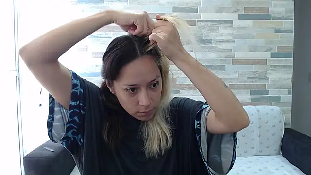 MommyMiaWs online show from October 2025 01:09:01 PM