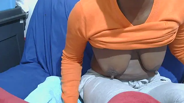 sluttylaura21 online show from November 2025 04:40:01 PM