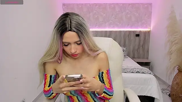 emilly smith 1 online show from January 2025 03:11:01 AM