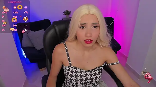 Snapshot of emilly_smith_1 chatting on April 2026 06:33:01 AM emilly smith 1 online show from April 2026 06:33:01 AM