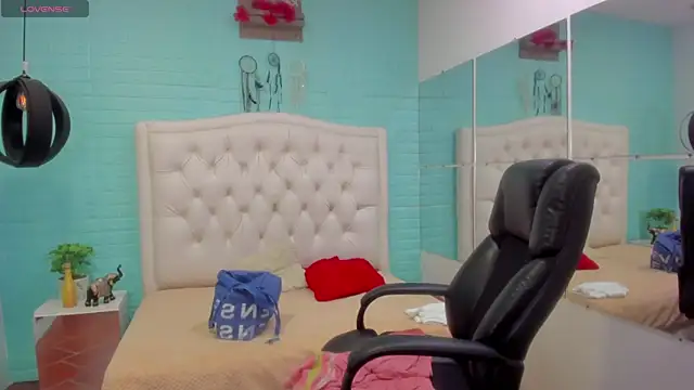 tracycum online show from March 2025 07:09:01 PM