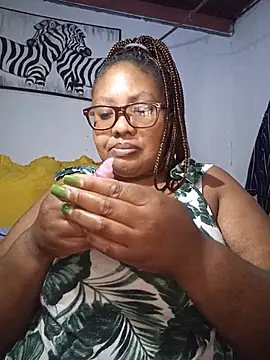 Snapshot of YELLOW_BONE chatting on May 2026 09:20:01 PM YELLOW BONE online show from May 2026 09:20:01 PM