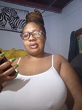 Snapshot of YELLOW_BONE chatting on May 2026 11:46:01 PM YELLOW BONE online show from May 2026 11:46:01 PM