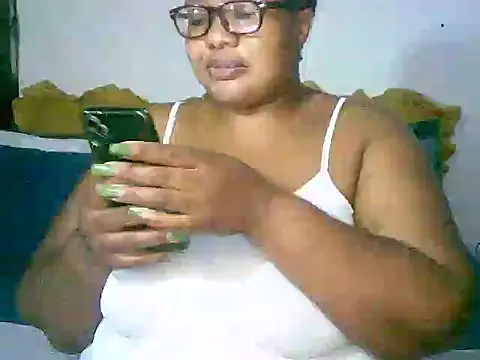 Snapshot of YELLOW_BONE chatting on May 2026 06:53:02 AM YELLOW BONE online show from May 2026 06:53:02 AM