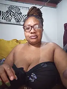 Snapshot of YELLOW_BONE chatting on May 2026 09:21:01 PM YELLOW BONE online show from May 2026 09:21:01 PM