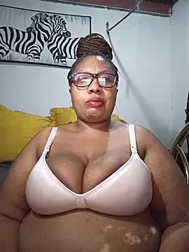 Snapshot of YELLOW_BONE chatting on May 2026 08:57:02 PM YELLOW BONE online show from May 2026 08:57:02 PM