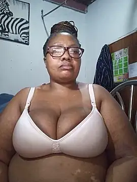 Snapshot of YELLOW_BONE chatting on May 2026 09:31:01 PM YELLOW BONE online show from May 2026 09:31:01 PM