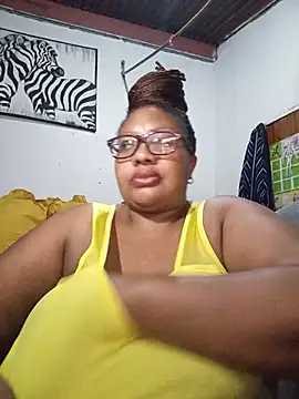 Snapshot of YELLOW_BONE chatting on May 2026 08:06:01 PM YELLOW BONE online show from May 2026 08:06:01 PM