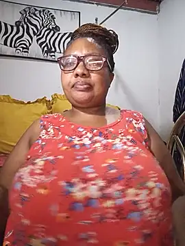 Snapshot of YELLOW_BONE chatting on June 2026 08:32:02 PM YELLOW BONE online show from June 2026 08:32:02 PM