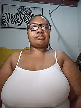 Snapshot of YELLOW_BONE chatting on June 2026 08:33:02 PM YELLOW BONE online show from June 2026 08:33:02 PM