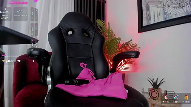 brianahill  online show from March 2025 07:53:01 PM