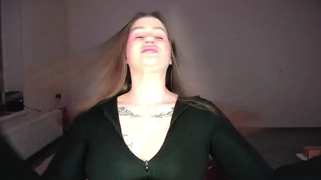 Snapshot of JuicyHelenX chatting on April 2026 08:09:02 PM JuicyHelenX online show from April 2026 08:09:02 PM