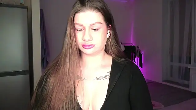 Snapshot of JuicyHelenX chatting on April 2026 07:37:01 PM JuicyHelenX online show from April 2026 07:37:01 PM