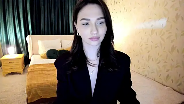 GracefulLook online show from October 2025 07:45:01 PM