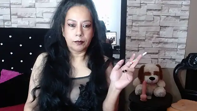 Snapshot of MarianaNight02 chatting on November 2025 06:23:01 AM MarianaNight02 online show from November 2025 06:23:01 AM