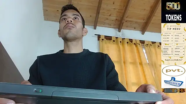 JohanyLatino online show from April 2026 10:11:01 PM