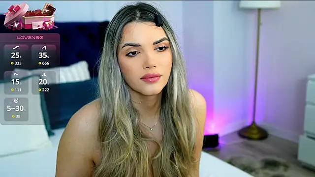 Snapshot of SophieAnn chatting on March 2026 04:40:02 AM SophieAnn online show from March 2026 04:40:02 AM