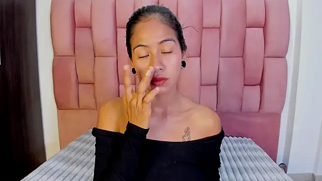 JuliKim  online show from September 2025 12:41:02 PM