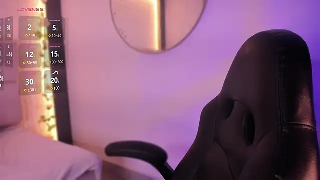 emma woods  online show from December 2024 12:19:02 PM