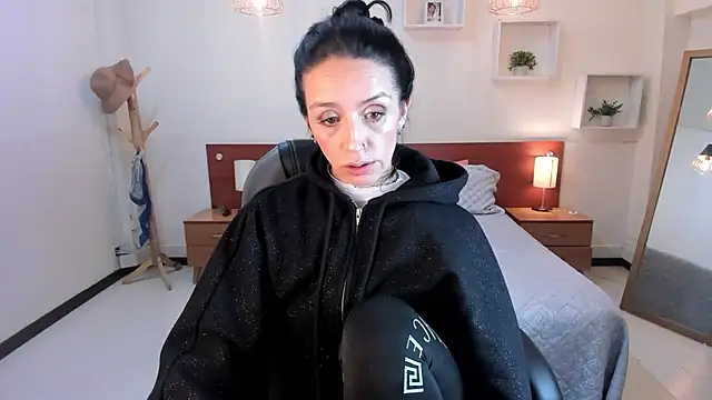 Kristen Garner online show from January 2025 03:53:02 AM