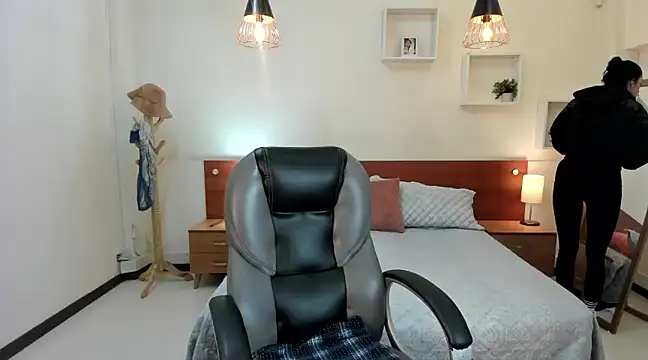 Kristen Garner online show from January 2025 08:07:01 PM