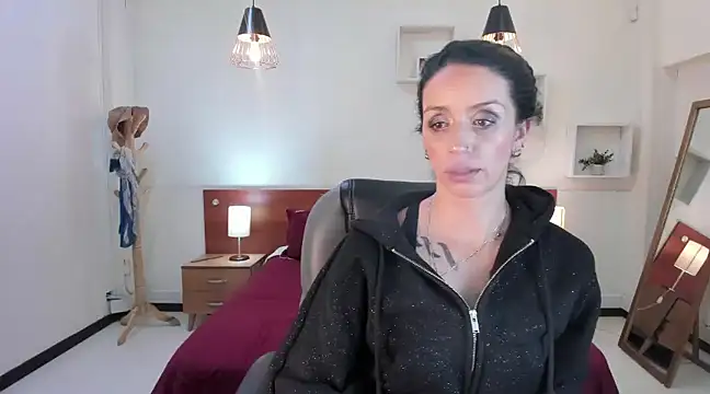 Kristen Garner online show from February 2025 09:07:02 PM