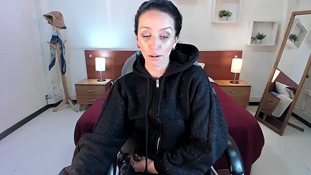 Kristen Garner online show from February 2025 06:33:01 AM