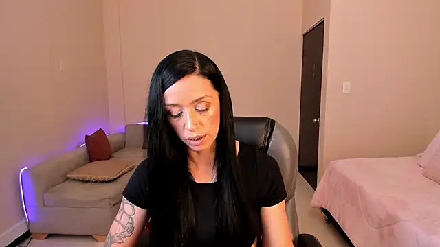 Snapshot of Kristen_Garner chatting on May 2026 08:17:01 PM Kristen Garner online show from May 2026 08:17:01 PM