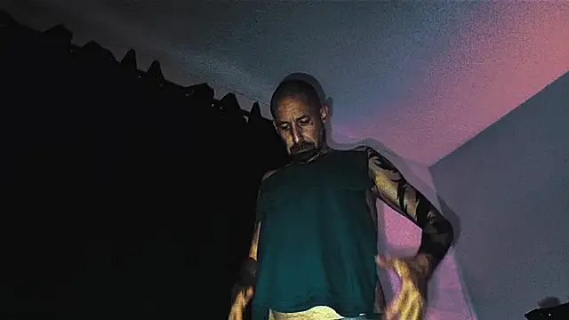 Snapshot of BDDuncanAbaddon chatting on October 2025 04:48:01 PM BDDuncanAbaddon online show from October 2025 04:48:01 PM