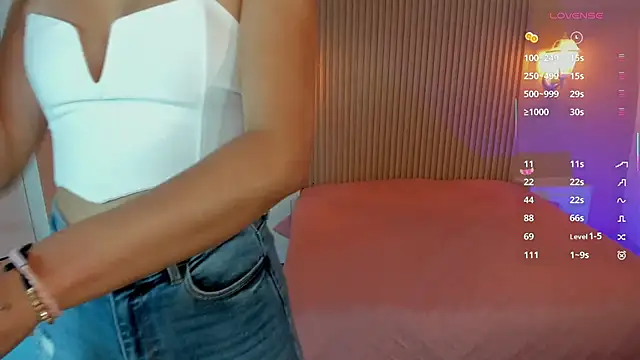 EmilyEvans7 online show from October 2025 05:43:02 PM