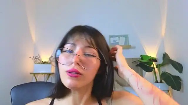 Snapshot of riley_sierra chatting on December 2024 07:37:02 PM riley sierra online show from December 2024 07:37:02 PM