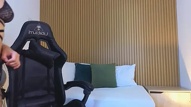 Snapshot of riley_sierra chatting on February 2025 07:24:02 PM riley sierra online show from February 2025 07:24:02 PM