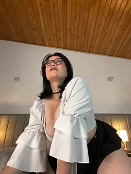 adriana71 online show from October 2025 04:33:01 AM