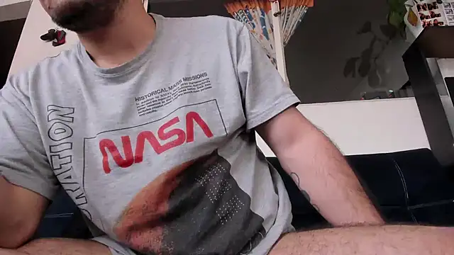 boomboomHooT online show from December 2024 06:24:02 PM