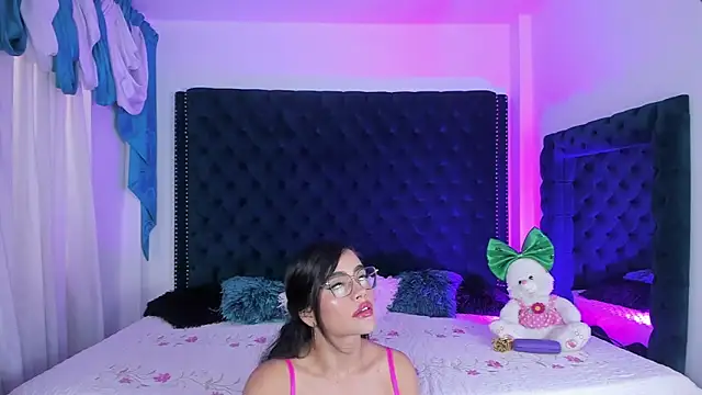 nikolsmithh online show from December 2025 07:19:02 PM