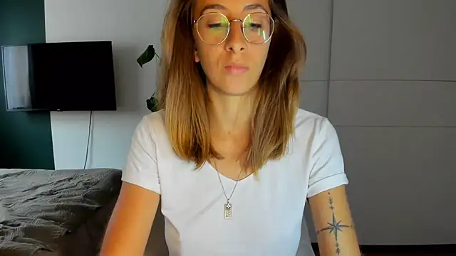 DesireMore90 online show from September 2025 01:23:01 PM