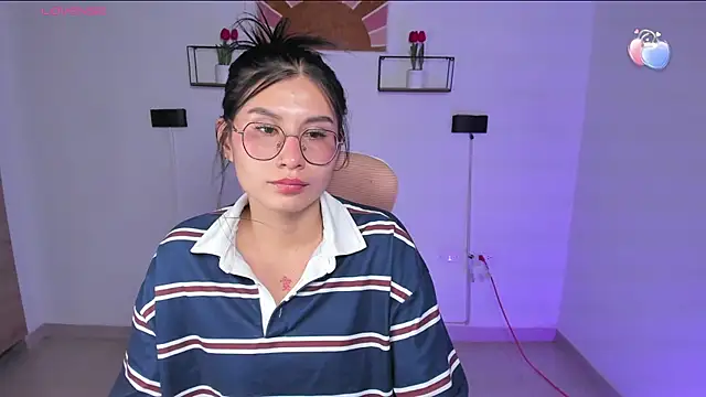 Snapshot of emily_villamil chatting on June 2026 08:46:01 PM emily villamil online show from June 2026 08:46:01 PM