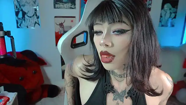 Snapshot of Deadly_Doll chatting on September 2025 10:34:02 PM Deadly Doll online show from September 2025 10:34:02 PM