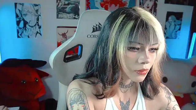 Snapshot of Deadly_Doll chatting on October 2025 10:53:02 PM Deadly Doll online show from October 2025 10:53:02 PM