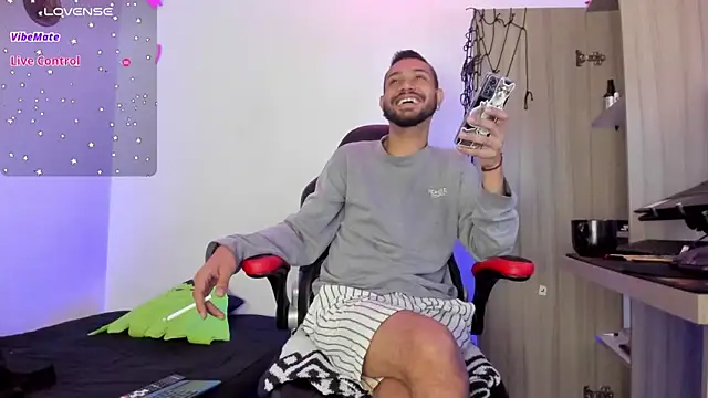 Aron Baylor online show from October 2025 11:27:02 PM