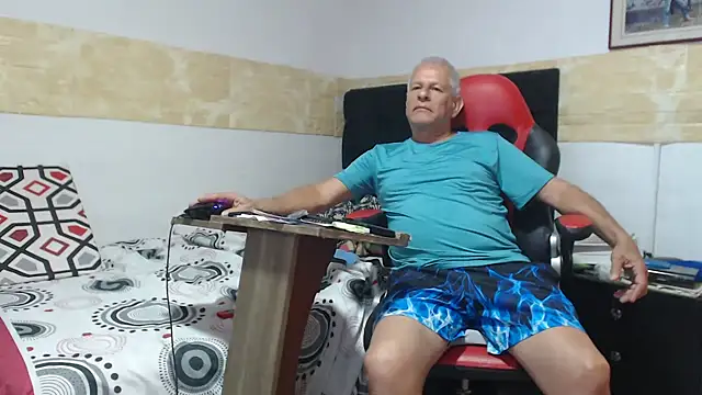 VALENTINO1983  online show from October 2025 03:45:01 AM