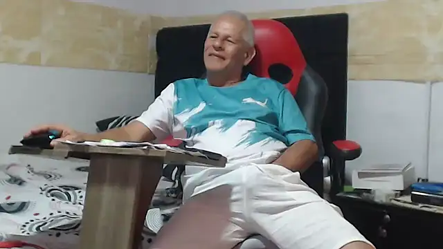 VALENTINO1983  online show from October 2025 03:36:01 AM