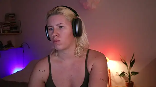 moonamii online show from January 2025 04:32:02 PM