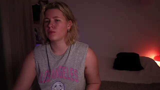 moonamii online show from January 2026 06:44:02 PM