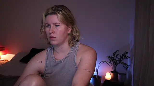 moonamii online show from April 2026 06:12:02 PM