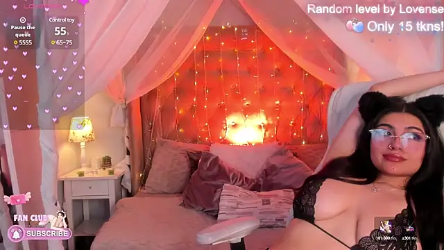 Ellie Jhonson   online show from March 2025 05:11:02 PM