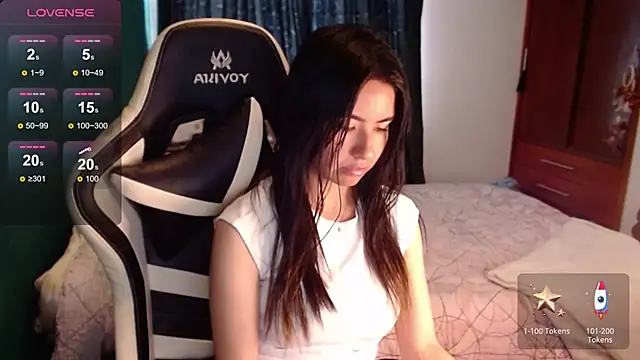 Snapshot of alice_middlee chatting on June 2026 04:20:02 PM alice middlee online show from June 2026 04:20:02 PM