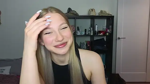 MiaKeler online show from March 2025 05:05:02 PM