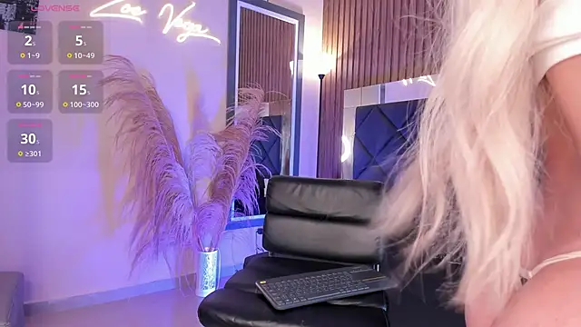 Zoevegass online show from March 2025 05:50:02 PM